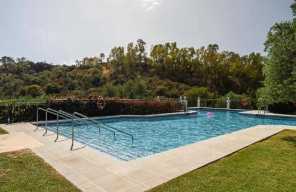 3 sypialnia Apartament na sprzedaż w Benahavis z basenem - 599 000 € (Ref: 9346641)