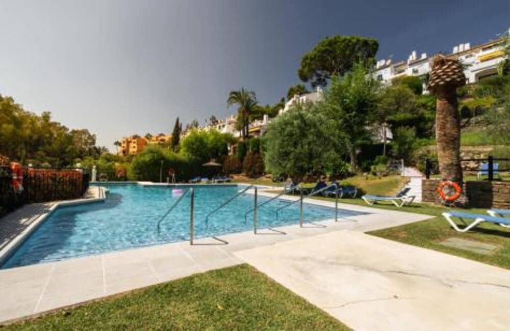 3 sypialnia Apartament na sprzedaż w Benahavis z basenem - 599 000 € (Ref: 9346641)