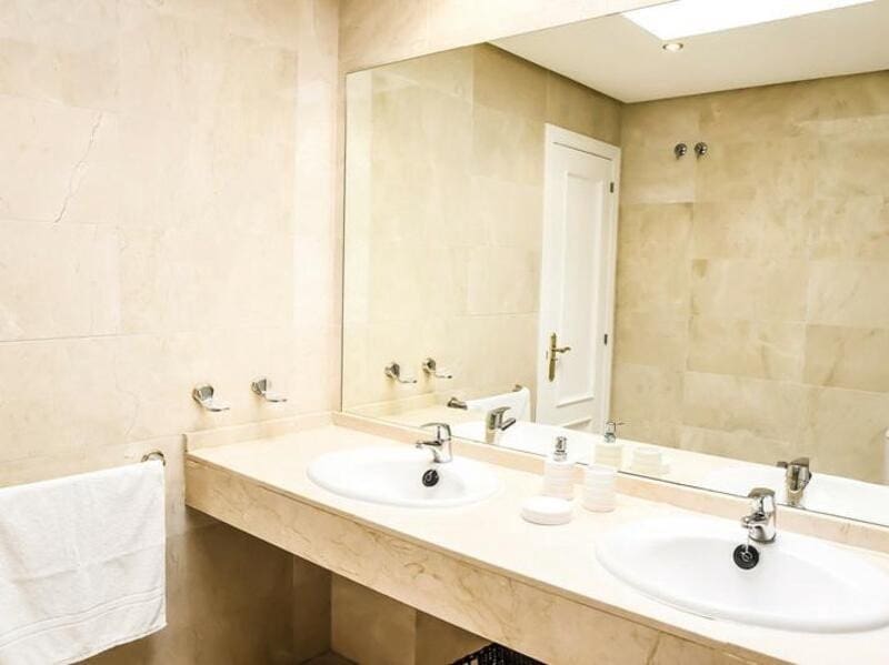 3 camera da letto Attico da affittare in Guadalmina con piscina garage - 3.200 € (Rif: 9353004)