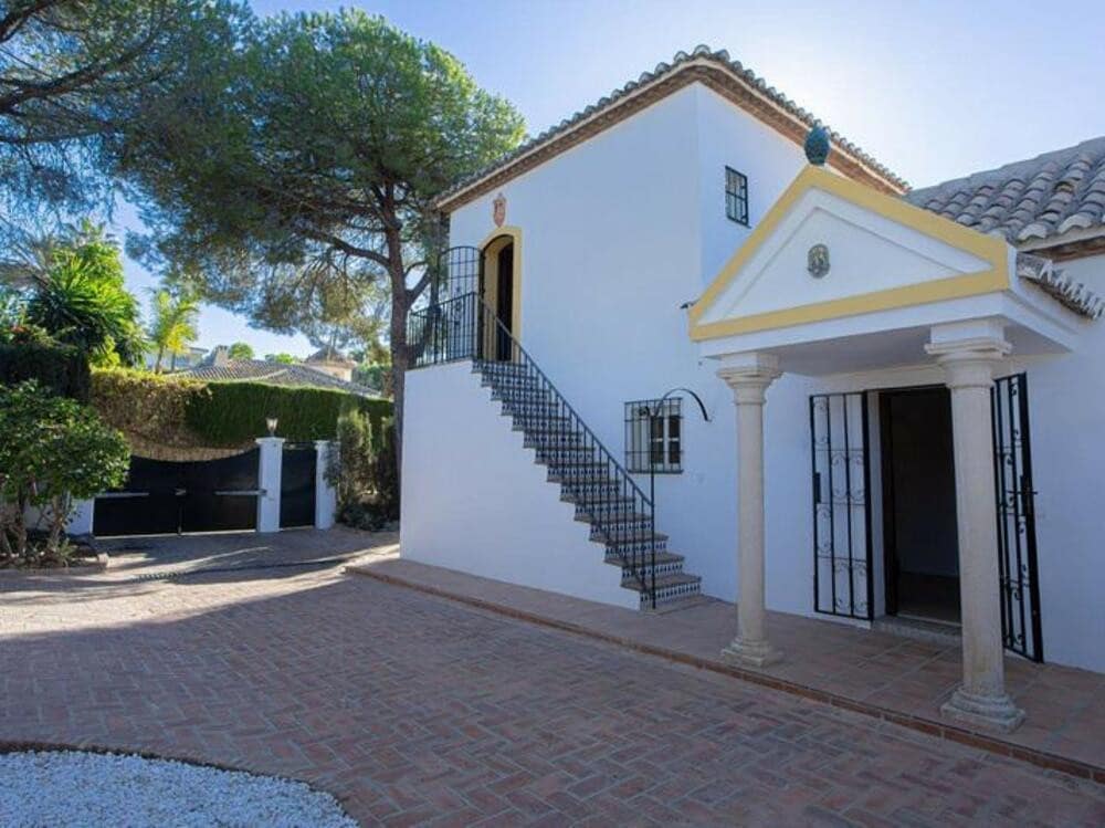 4 soverom Villa til leie i El Paraiso med svømmebasseng garasje - € 11 950 (Ref: 9353005)