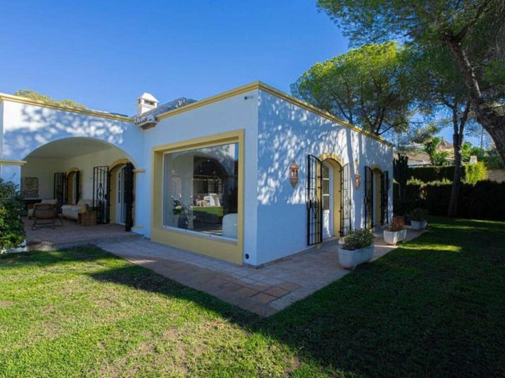 4 soverom Villa til leie i El Paraiso med svømmebasseng garasje - € 11 950 (Ref: 9353005)