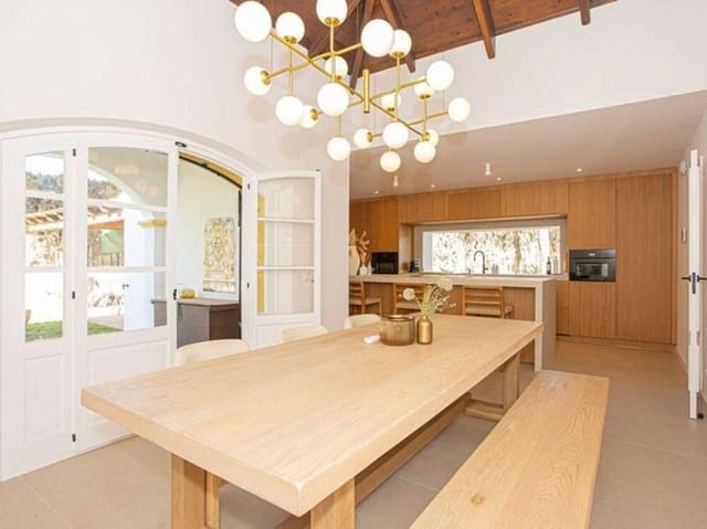 4 soveværelse Villa til leje i El Paraiso, Estepona med swimmingpool garage - € 11.950 (Ref: 9353005)