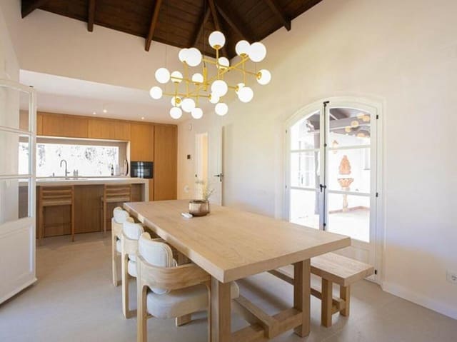 4 soveværelse Villa til leje i El Paraiso, Estepona med swimmingpool garage - € 11.950 (Ref: 9353005)