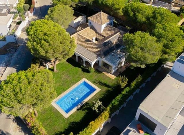 4 soveværelse Villa til leje i El Paraiso, Estepona med swimmingpool garage - € 11.950 (Ref: 9353005)