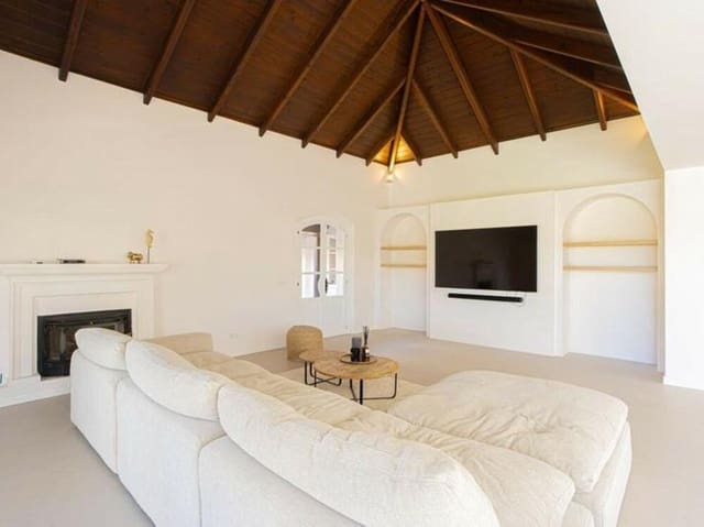 4 soveværelse Villa til leje i El Paraiso, Estepona med swimmingpool garage - € 11.950 (Ref: 9353005)