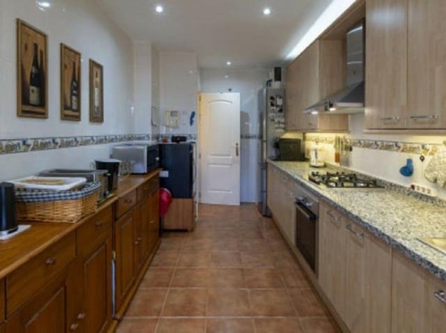 3 slaapkamer Appartement te koop in San Pedro de Alcántara Pueblo, Marbella met zwembad garage - € 570.000 (Ref: 9355344)