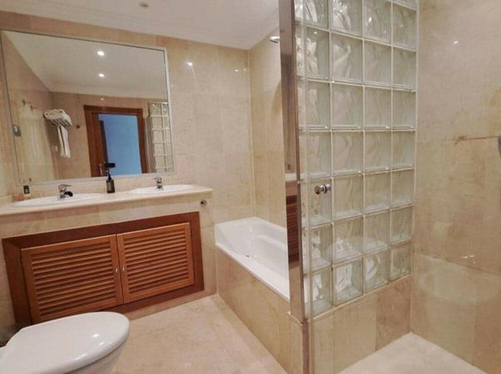 2 soveværelse Lejlighed til salg i Nueva Andalucia med swimmingpool garage - € 495.000 (Ref: 9355346)