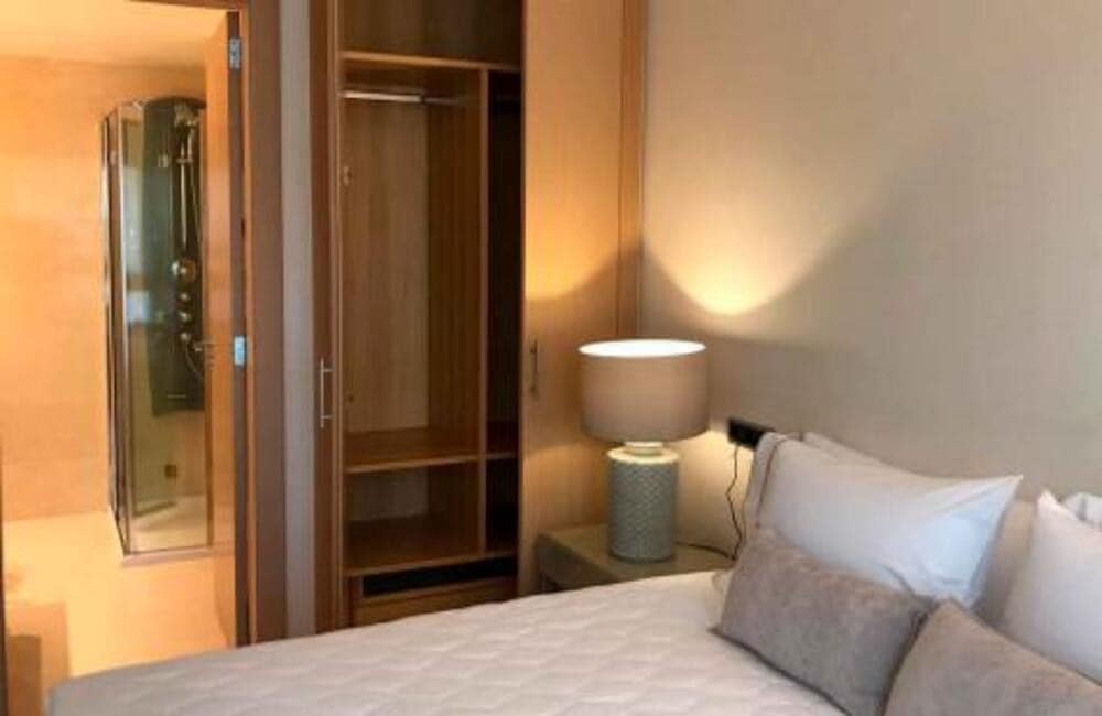 Appartement de 3 chambres à louer à Marbella avec piscine garage - 3 500 € (Ref: 9357958)