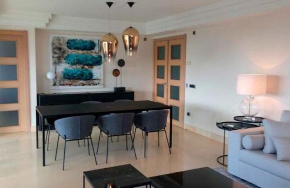 Appartement de 3 chambres à louer à Marbella avec piscine garage - 3 500 € (Ref: 9357958)