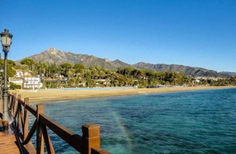 Appartement de 3 chambres à louer à Marbella avec piscine garage - 3 500 € (Ref: 9357958)