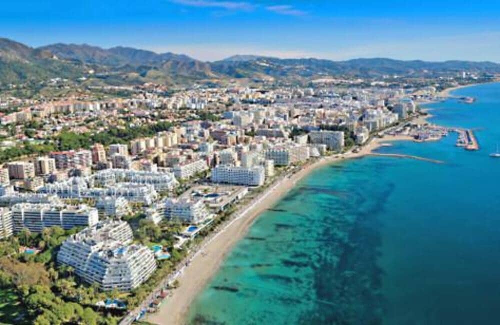 Appartement de 3 chambres à louer à Marbella avec piscine garage - 3 500 € (Ref: 9357958)