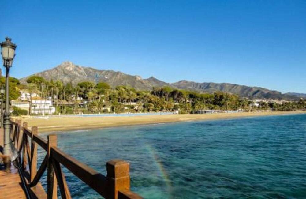 Appartement de 3 chambres à louer à Marbella avec piscine garage - 3 500 € (Ref: 9357958)