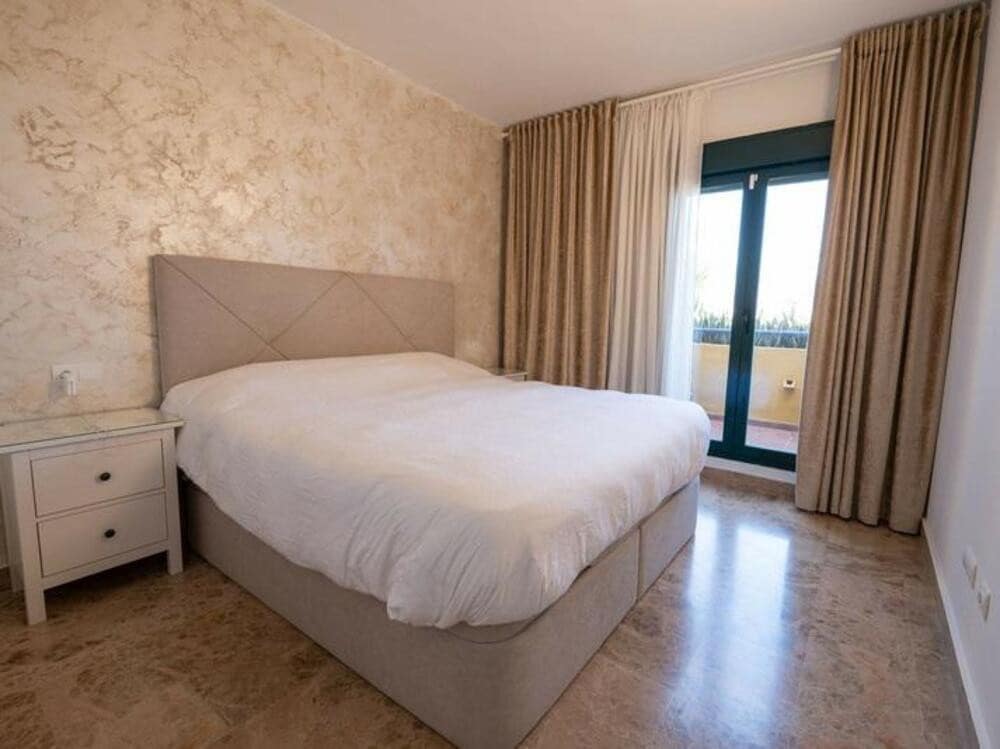 3 bedroom Apartment for rent in San Pedro de Alcantara with pool - € 3,000 (Ref: 9357960)