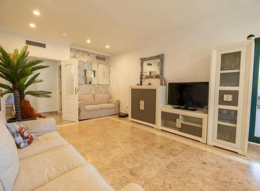 3 bedroom Apartment for rent in San Pedro de Alcantara with pool - € 3,000 (Ref: 9357960)