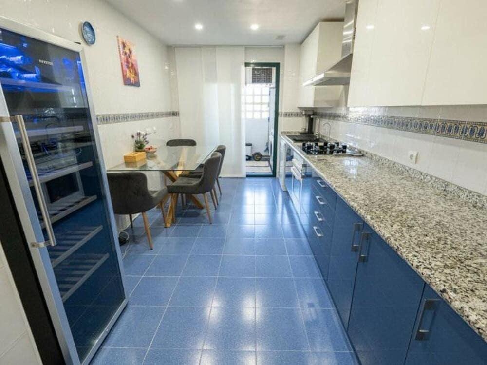 3 bedroom Apartment for rent in San Pedro de Alcantara with pool - € 3,000 (Ref: 9357960)