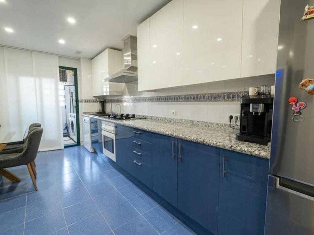 3 bedroom Apartment for rent in San Pedro de Alcantara with pool - € 3,000 (Ref: 9357960)