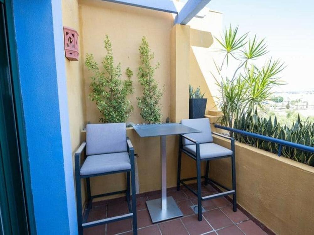 3 bedroom Apartment for rent in San Pedro de Alcantara with pool - € 3,000 (Ref: 9357960)