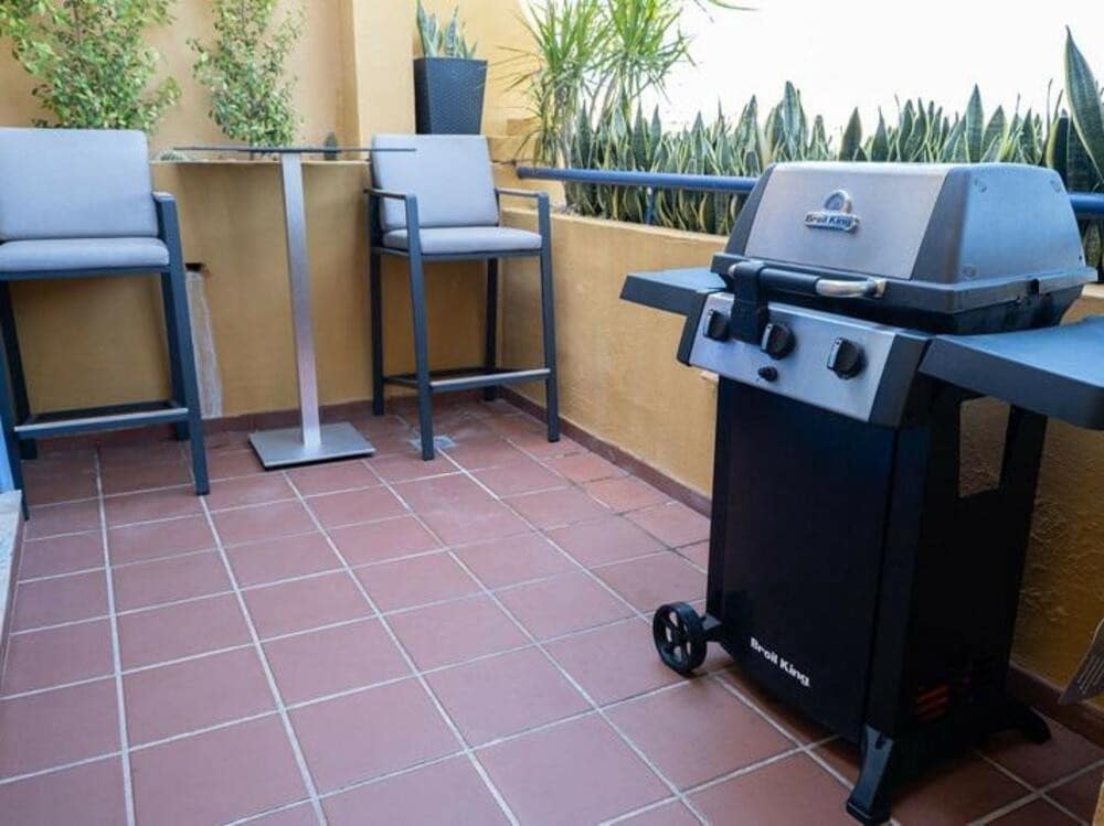 3 bedroom Apartment for rent in San Pedro de Alcantara with pool - € 3,000 (Ref: 9357960)