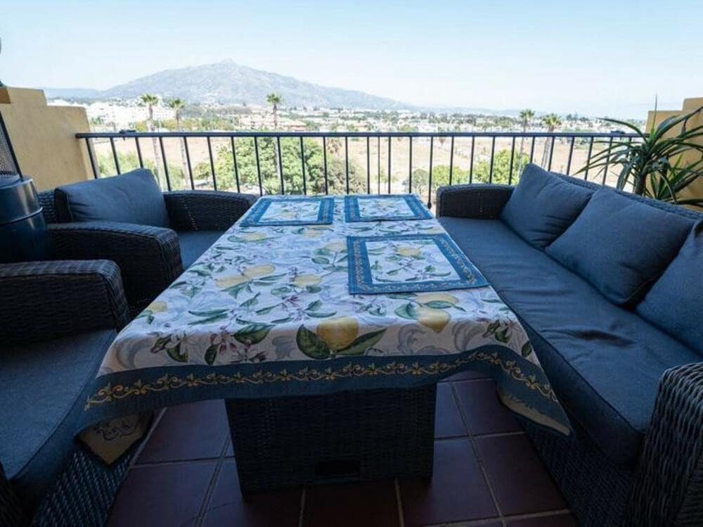 3 bedroom Apartment for rent in San Pedro de Alcantara with pool - € 3,000 (Ref: 9357960)