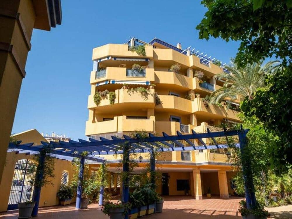 3 bedroom Apartment for rent in San Pedro de Alcantara with pool - € 3,000 (Ref: 9357960)