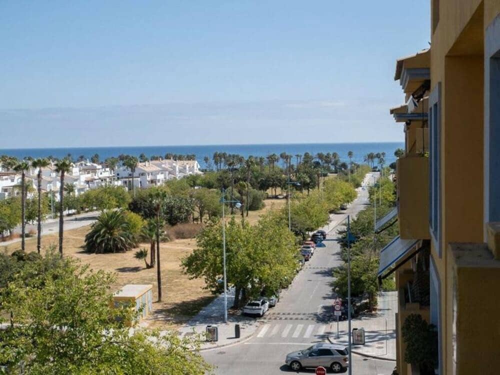 3 bedroom Apartment for rent in San Pedro de Alcantara with pool - € 3,000 (Ref: 9357960)