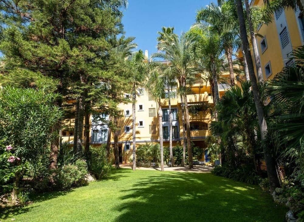 3 bedroom Apartment for rent in San Pedro de Alcantara with pool - € 3,000 (Ref: 9357960)