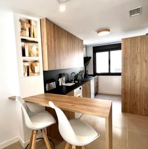 3 soveværelse Byhus til leje i El Paraiso, Estepona med swimmingpool garage - € 2.850 (Ref: 9361770)
