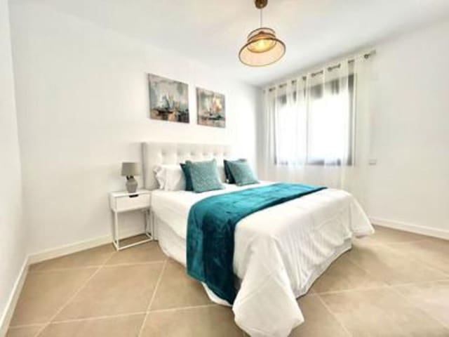 3 soveværelse Byhus til leje i El Paraiso, Estepona med swimmingpool garage - € 2.850 (Ref: 9361770)