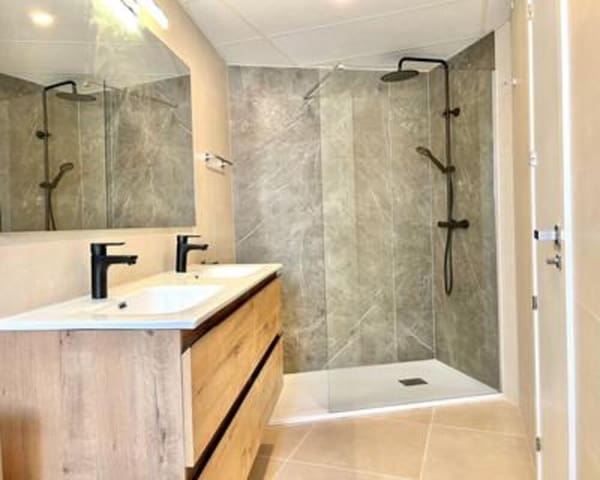 3 soveværelse Byhus til leje i El Paraiso, Estepona med swimmingpool garage - € 2.850 (Ref: 9361770)