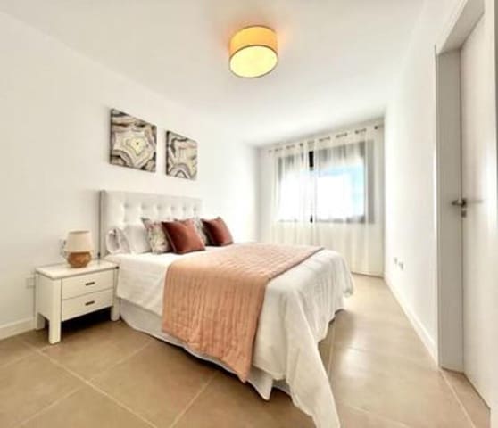 3 soveværelse Byhus til leje i El Paraiso, Estepona med swimmingpool garage - € 2.850 (Ref: 9361770)