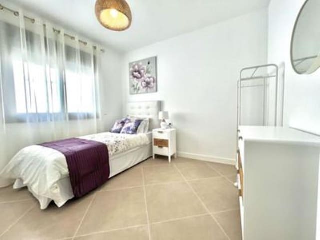 3 soveværelse Byhus til leje i El Paraiso, Estepona med swimmingpool garage - € 2.850 (Ref: 9361770)