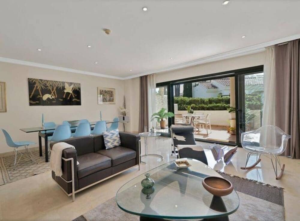 3 quarto Casa em Banda para venda em Estepona com piscina garagem - 699 000 € (Ref: 9361772)