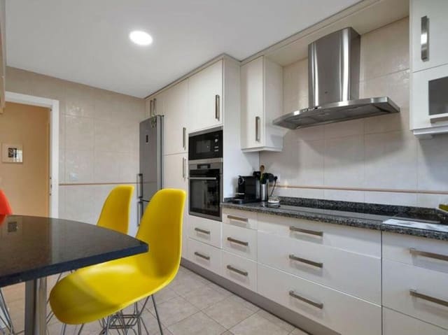 3 quarto Casa em Banda para venda em Nueva Atalaya, Estepona com piscina garagem - 699 000 € (Ref: 9361772)