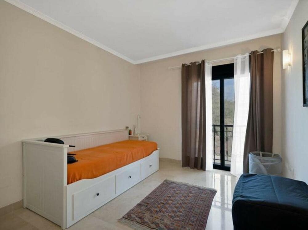 3 quarto Casa em Banda para venda em Estepona com piscina garagem - 699 000 € (Ref: 9361772)