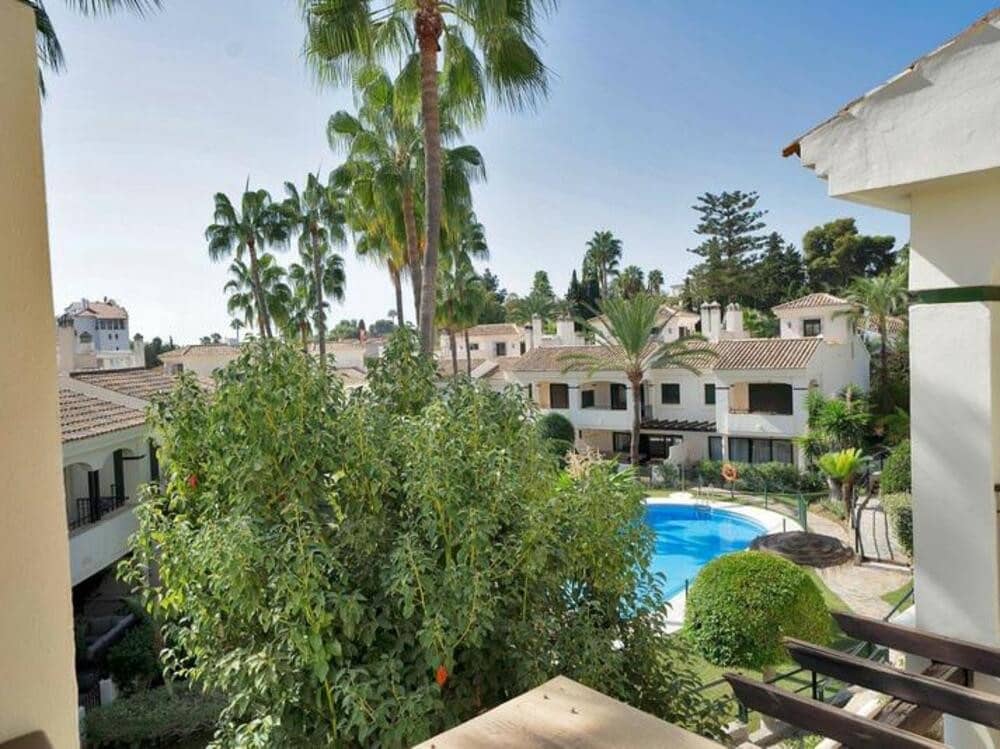 3 quarto Casa em Banda para venda em Estepona com piscina garagem - 699 000 € (Ref: 9361772)