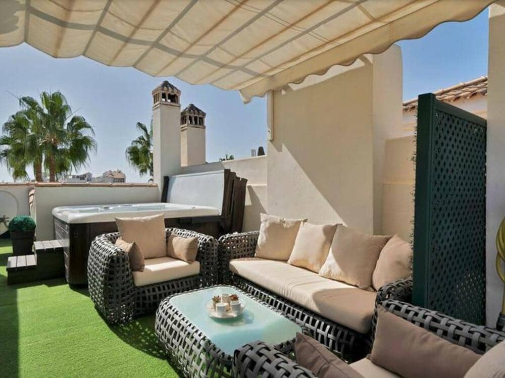 3 quarto Casa em Banda para venda em Estepona com piscina garagem - 699 000 € (Ref: 9361772)