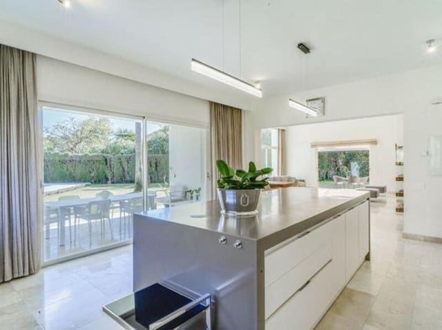 3 sypialnia Willa na sprzedaż w Guadalmina Baja, Marbella z basenem garażem - 2 400 000 € (Ref: 9361773)