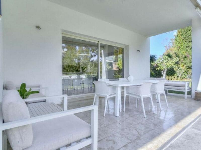 3 sypialnia Willa na sprzedaż w Guadalmina z basenem garażem - 2 400 000 € (Ref: 9361773)