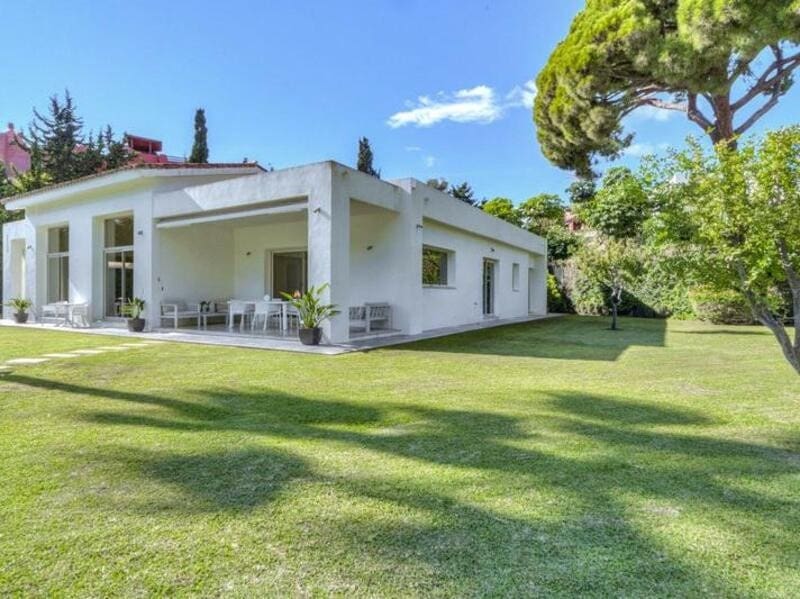 3 sypialnia Willa na sprzedaż w Guadalmina z basenem garażem - 2 400 000 € (Ref: 9361773)