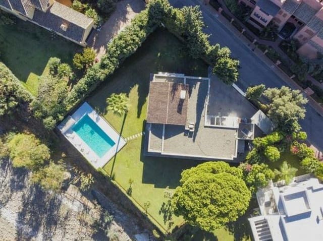 3 bedroom Villa for sale in Guadalmina Baja, Marbella with pool garage - € 2,400,000 (Ref: 9361773)
