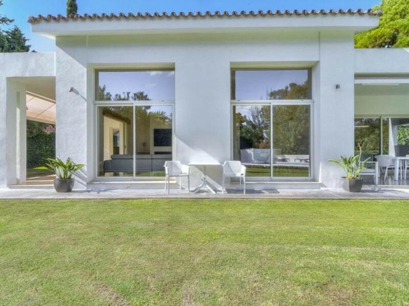 3 soverom Villa til leie i Guadalmina med svømmebasseng garasje - € 7 800 (Ref: 9361774)
