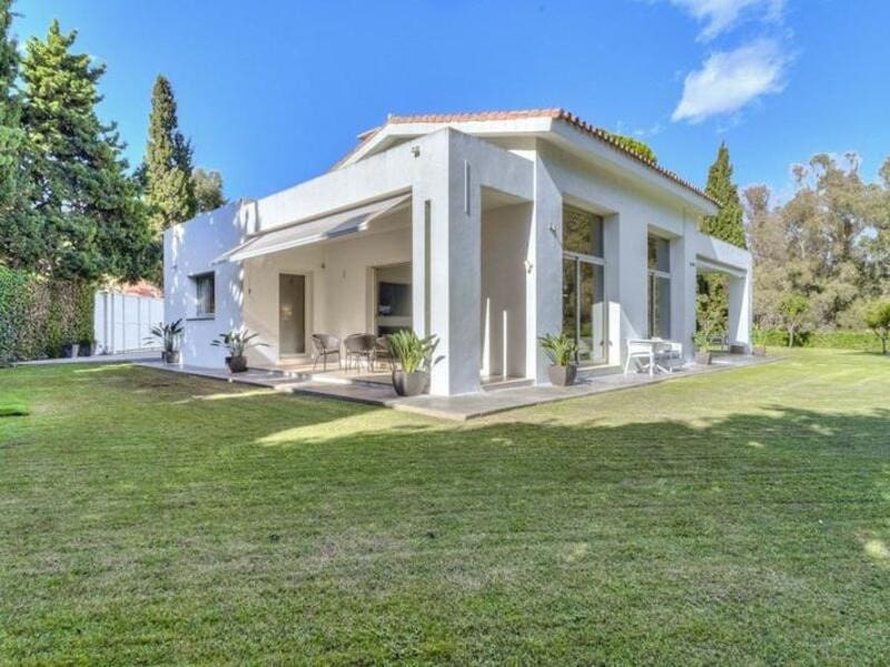 3 soverom Villa til leie i Guadalmina med svømmebasseng garasje - € 7 800 (Ref: 9361774)