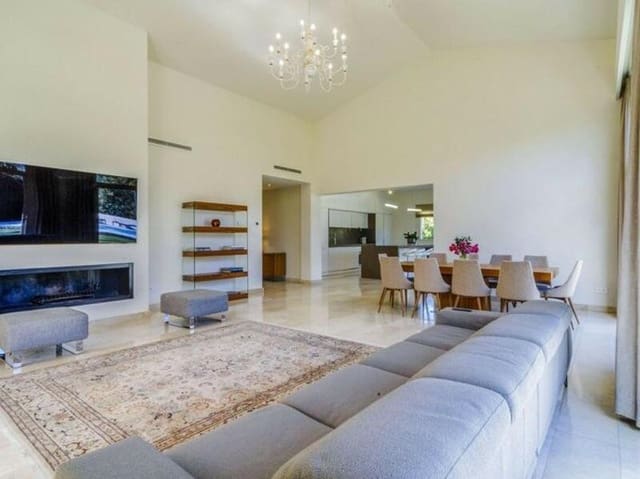 3 soveværelse Villa til leje i Guadalmina Baja, Marbella med swimmingpool garage - € 7.800 (Ref: 9361774)