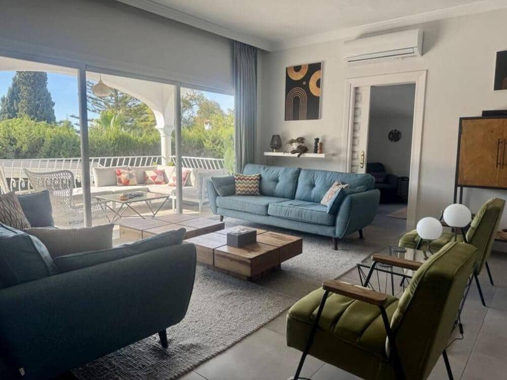 4 sypialnia Willa na sprzedaż w Marbella z basenem garażem - 980 000 € (Ref: 9366026)