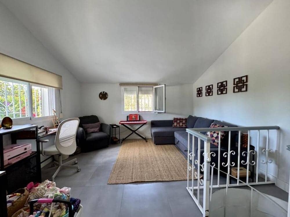 4 sypialnia Willa na sprzedaż w Marbella z basenem garażem - 980 000 € (Ref: 9366026)