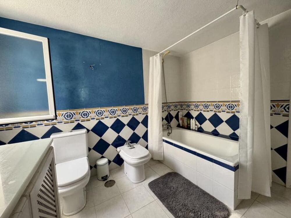 4 sypialnia Willa na sprzedaż w Marbella z basenem garażem - 980 000 € (Ref: 9366026)