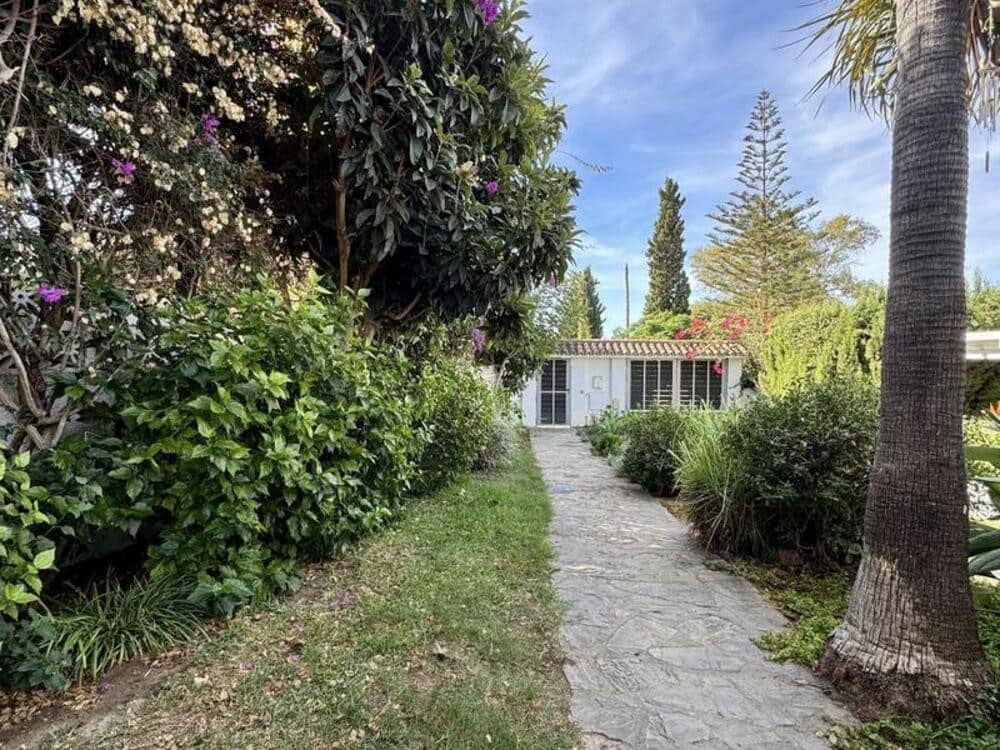 4 sypialnia Willa na sprzedaż w Marbella z basenem garażem - 980 000 € (Ref: 9366026)