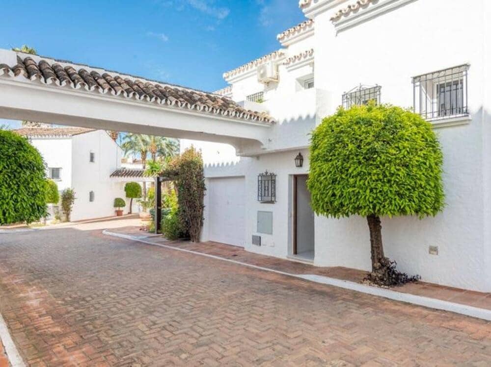 3 sypialnia Dom do wynajęcia w Marbella z basenem garażem - 3 200 € (Ref: 9366029)