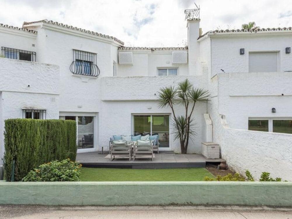 3 sypialnia Dom do wynajęcia w Marbella z basenem garażem - 3 200 € (Ref: 9366029)