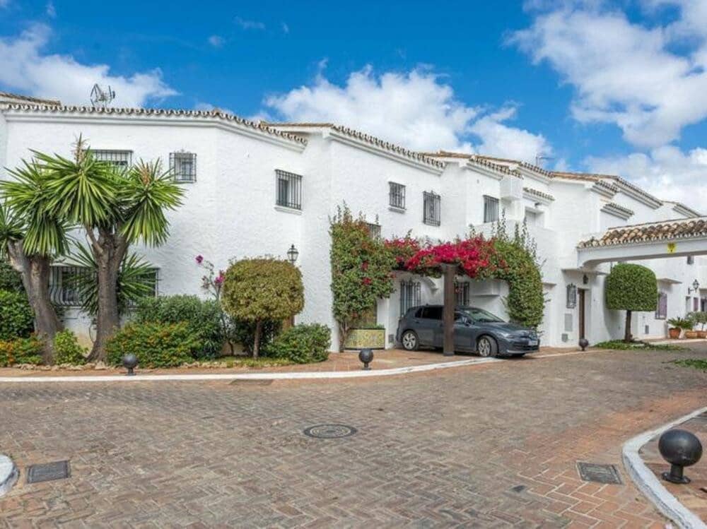 3 sypialnia Dom do wynajęcia w Marbella z basenem garażem - 3 200 € (Ref: 9366029)